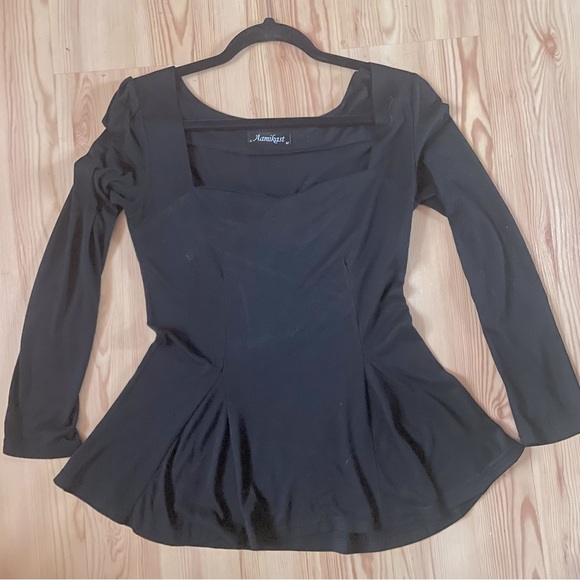 Black Long Sleeve top with flare at waist and Sweethearts neckline - Picture 1 of 5
